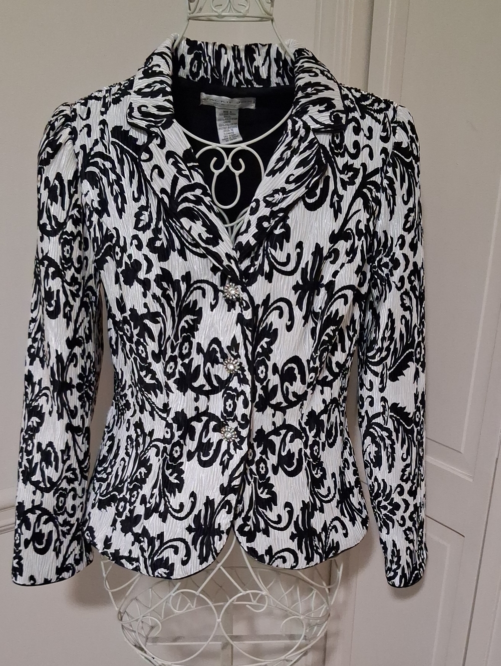 Black & White Floral-Print Womens Blazer by